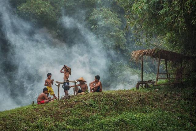 Blue Eyes Buton Tribe